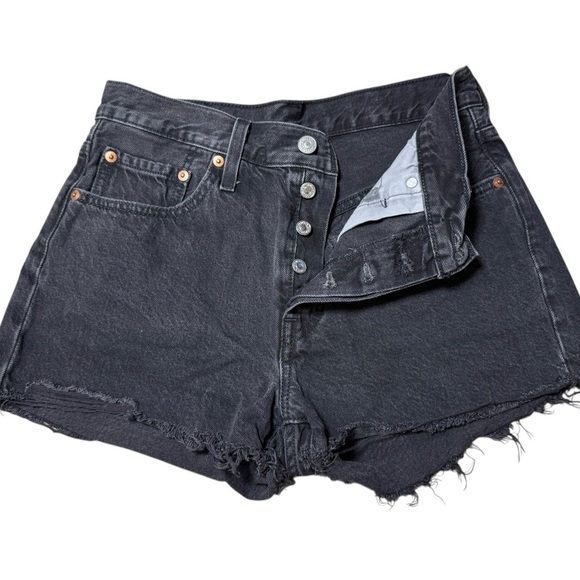 Levi’s black denim cut off shorts size 28 in excellent like-new condition - Picture 4 of 5